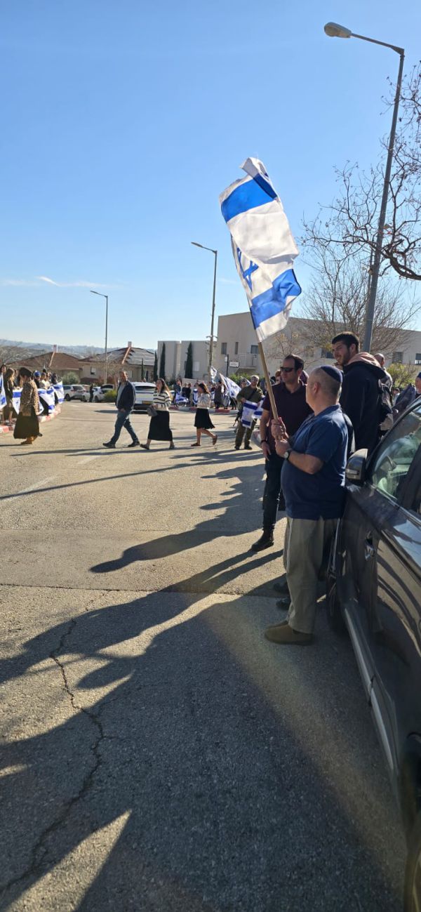 בדגלים ובדמעות: בברוכין ליוו את סמ"ר נבו פישר בדרכו האחרונה
