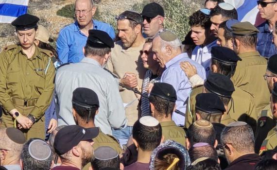 נבו פישר ז"ל הובא למנוחות: "תמיד היית מיוחד במינו"