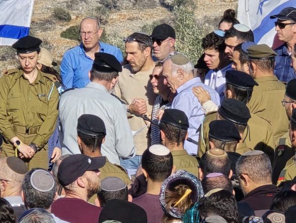 נבו פישר ז"ל הובא למנוחות: "תמיד היית מיוחד במינו"