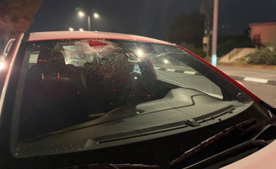 פצועה קל מיידוי אבנים לעבר רכב בשומרון