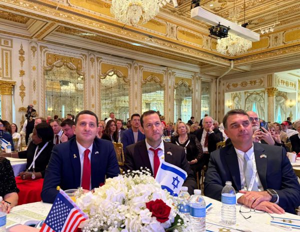 באחוזה של טראמפ: יוסי דגן ישיק את השדולה למען יו״ש בקונגרס