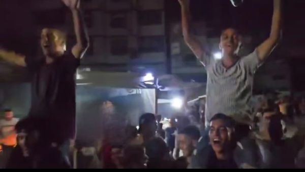 רוקדים ברחובות: בעזה חוגגים את העסקה המתקרבת