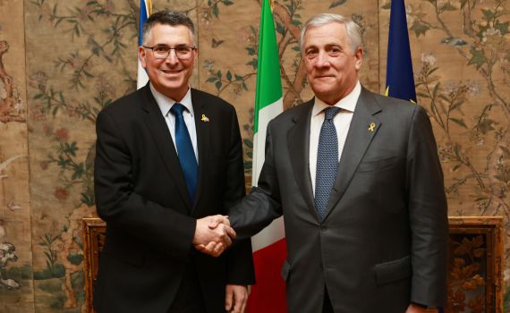 לקראת סגירת עסקה? סער קיצר את ביקורו באירופה