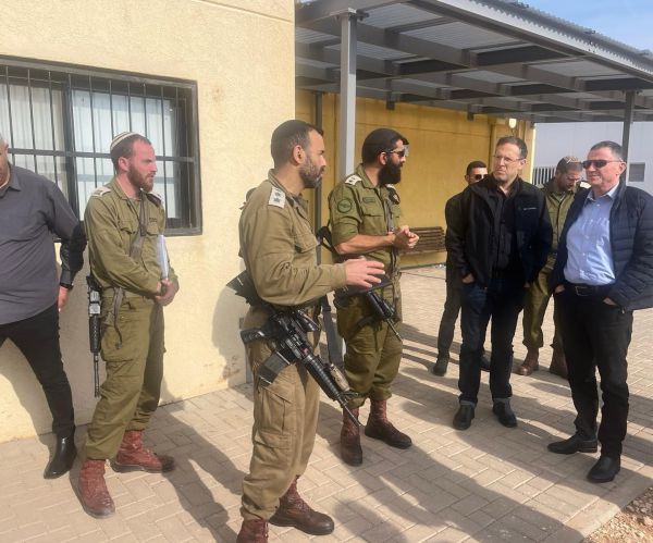 חברי ועדת חוץ וביטחון ביקרו בחטיבה החרדית: "זה אפשרי"