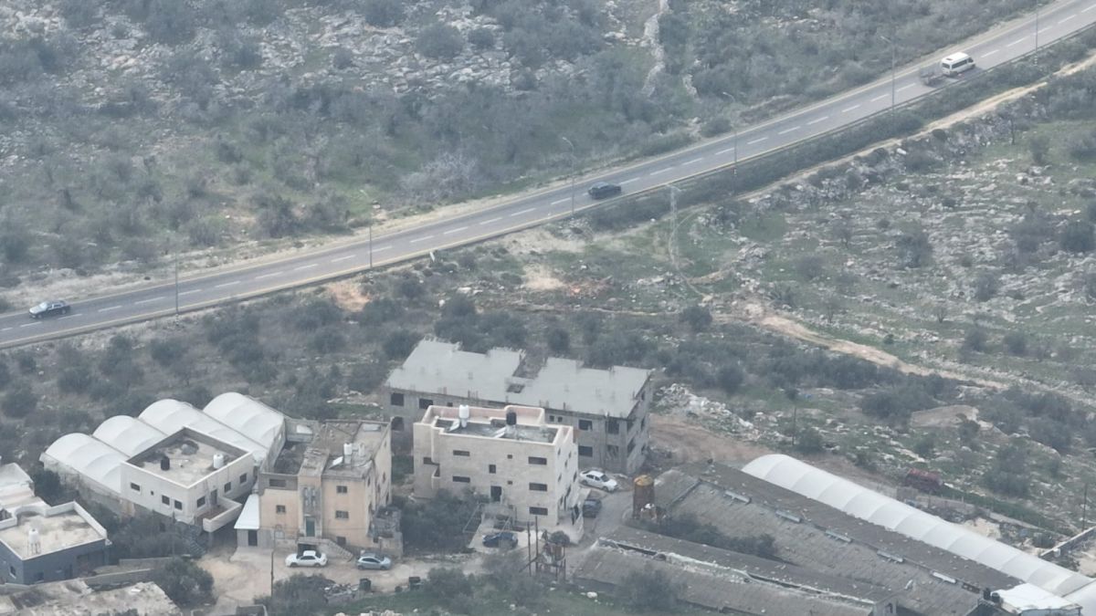 בשטח C: מבנה פלסטיני ענק נבנה על ציר מרכזי בשומרון