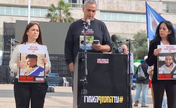 אב החטוף פנה לנתניהו: "די לסחטנות הקואליציונית"