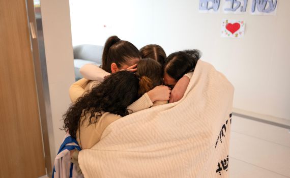 מסירות נפש: אלו המצוות שהקפידו עליהן התצפיתניות בשבי