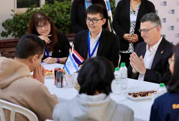 סער נפגש עם החטופים המשוחררים מתאילנד: "מאחל בריאות וחופש"