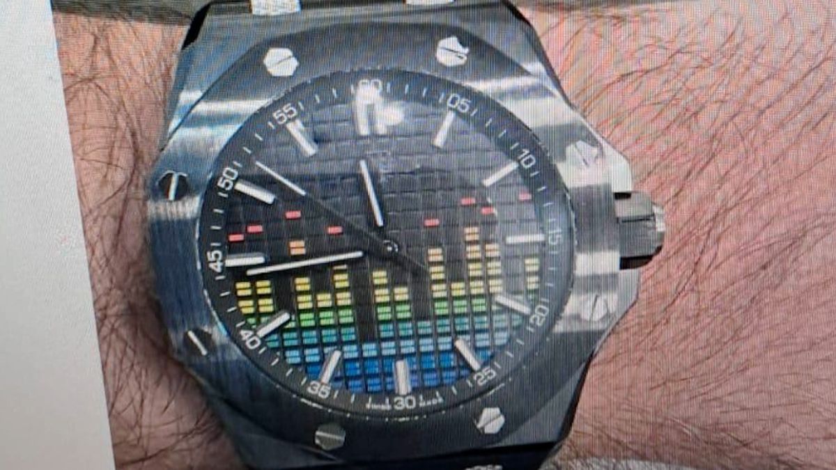 תיעוד: שדדו שעוני יוקרה בשווי מילוני שקלים עם אקדח וגז פלפל