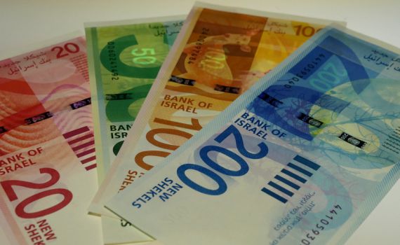 כתב אישום: קנה מכשירים בפייסבוק – ושילם בשטרות מזויפים