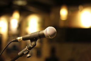 אין כניסה לנשים: הזמר החרדי ביטל מאות כרטיסים למופע