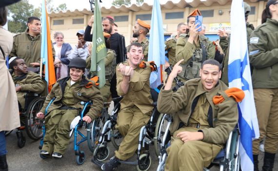 מרגש: עשרה חיילים עם צרכים מיוחדים נשבעו לצה"ל