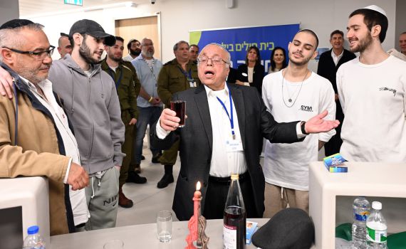 סבא של אליה כהן, ערך את ההבדלה הכי שמחה בעולם. צפו