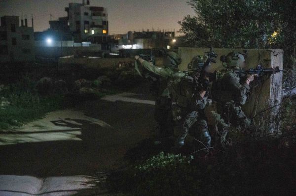 אחרי שפלסטינים ניסו לגנוב עדר: רעולי פנים הציתו רכוש בכפר