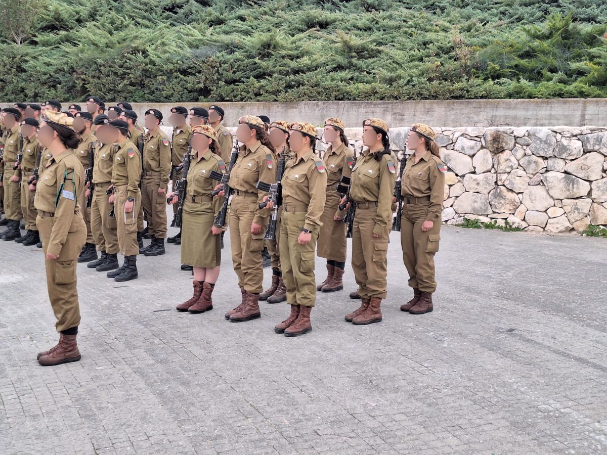 טקס סיום נפרד: המט"קיות לא הורשו לצעוד עם המט"קים. צפו