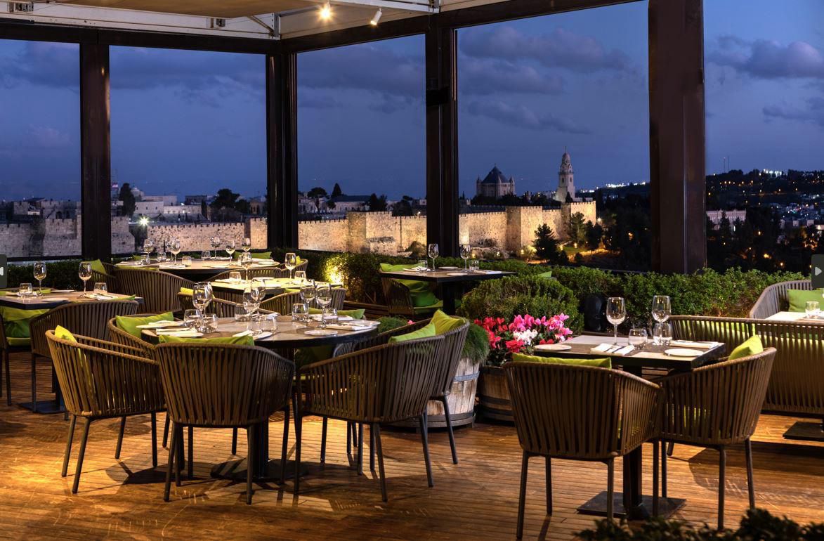 רופטופ מלון ממילא: אוכל ואווירה טובים בירושלים