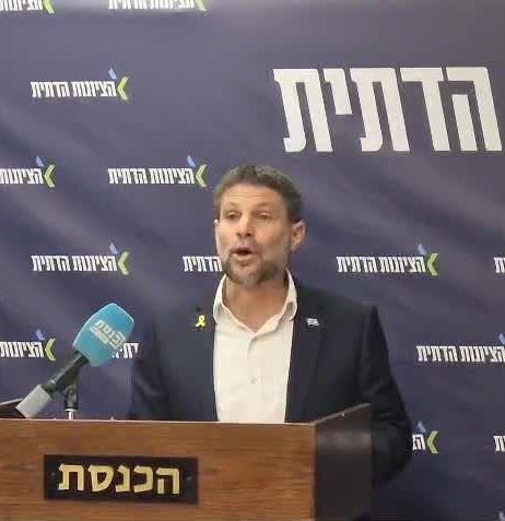 סמוטריץ' נגד התקשורת: "צריך להיות מטורלל, מקבלים בלי לשלם"