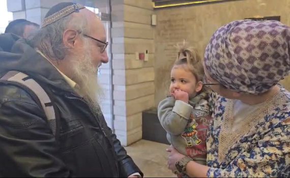 הפתעה מרגשת לפולארד: ילדה שנקראה על שם אסתר אשתו