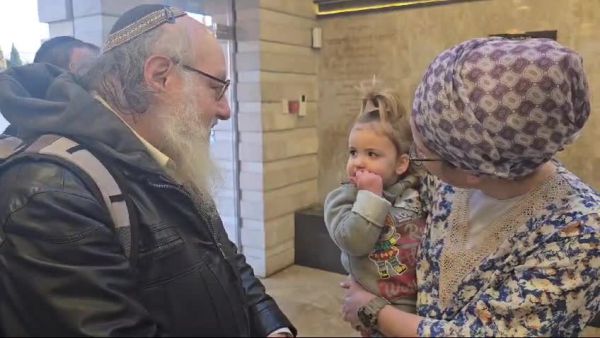 הפתעה מרגשת לפולארד: ילדה שנקראה על שם אסתר אשתו