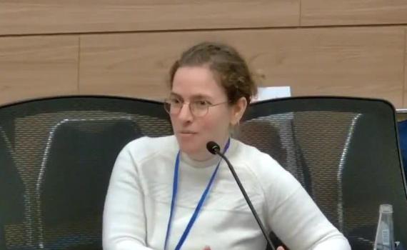 פעילת השמאל הגיעה לכנסת, ונאלצה לחשוף מי מממן אותה. צפו