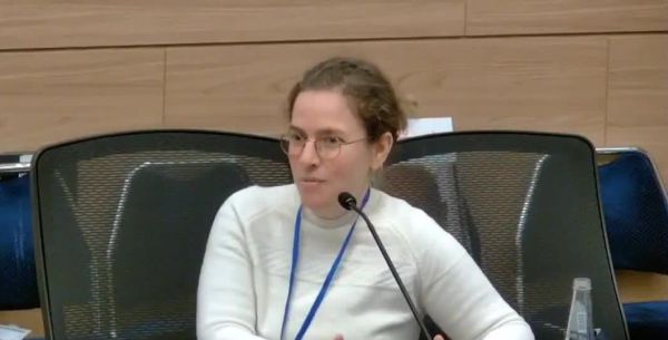 פעילת השמאל הגיעה לכנסת, ונאלצה לחשוף מי מממן אותה. צפו