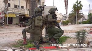 תיעוד מטולכרם: המסתערבים עצרו באור יום את המחבל בביתו