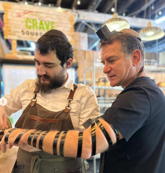 "אידן אין אמריקע": המסע של דני קושמרו ויאיר שרקי