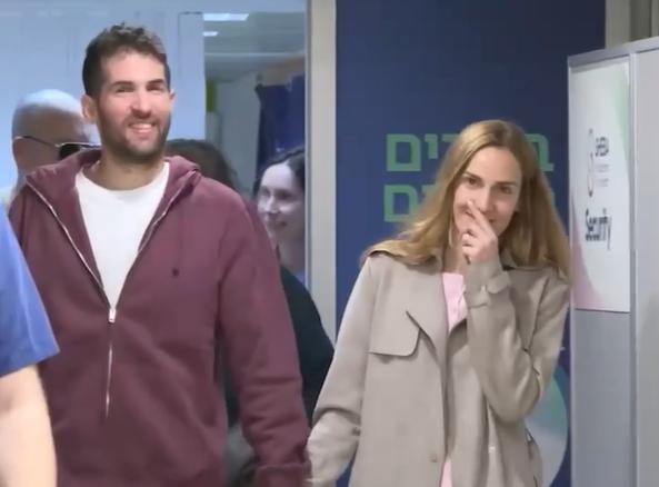 כתבת 12 שאלה שאלה מביכה את אשת החטוף והכחישה