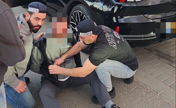 פצוע בינוני באירוע דקירה בתחנת דלק בכביש 2