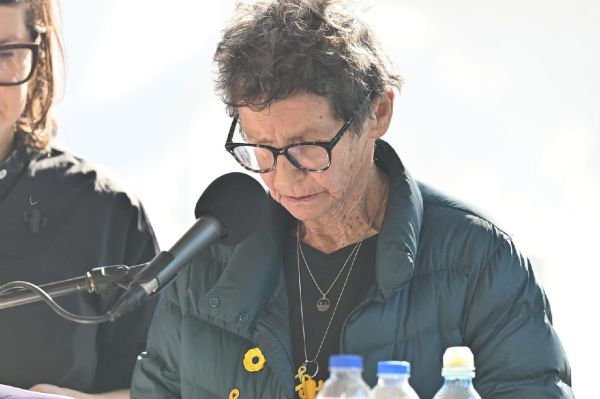 יוכבד ליפשיץ בהלווית בעלה: "חטפנו מכה קשה מאנשים שעזרנו להם"