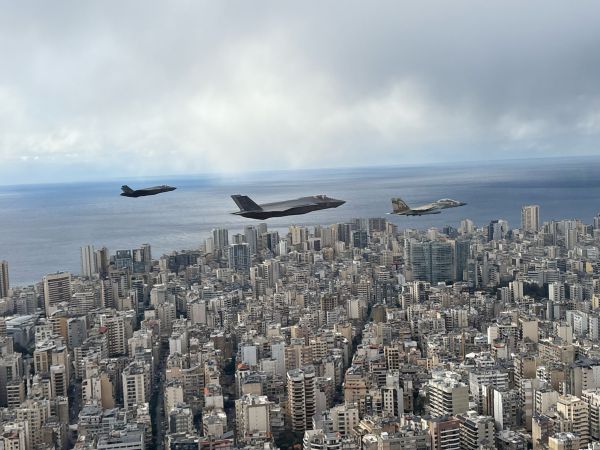 צפו: המטוסים חלפו מעל הלווית נסראללה, המחבלים צווחו בבהלה