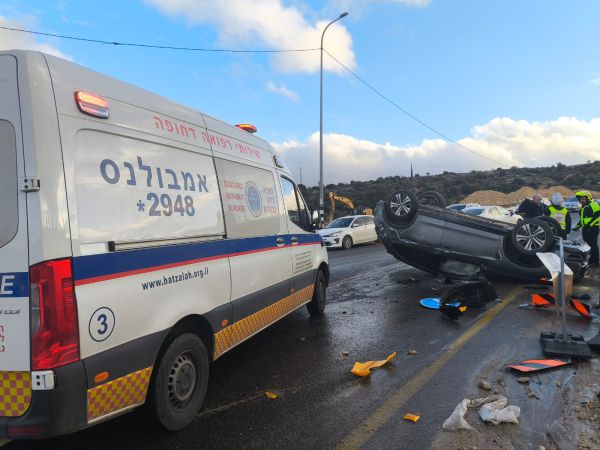 תאונת דרכים בגוש עציון: רכב התהפך סמוך לאפרת