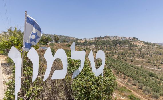 בעקבות הכתבה בערוץ 12: בישוב טלמון מגבים את הרבש"ץ