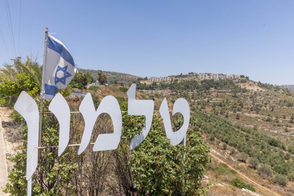 בעקבות הכתבה בערוץ 12: בישוב טלמון מגבים את הרבש"ץ