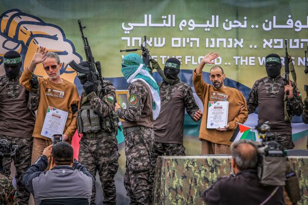 חמאס מפר את ההסכם: "לא ישוחררו חטופים בשבת"
