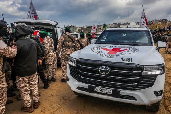 נתניהו חושף: החמאס שם בארון גופה של עזתית