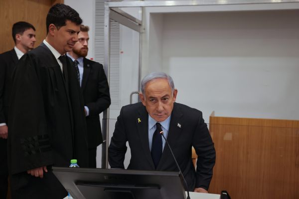 השופטים קיבלו את בקשת נתניהו והקלו בעדותו