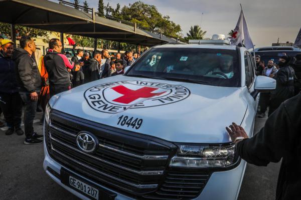 דיווח ערבי: חמאס משחרר גופת חטוף לידי הצלב האדום