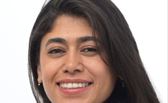 יישום ראשון של החוק: מכחישת הטבח גורשה מישראל