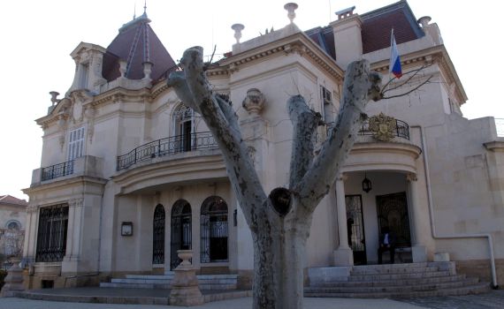 3 שנים למלחמה באוקראינה: פיצוץ בקונסוליה הרוסית במארסיי