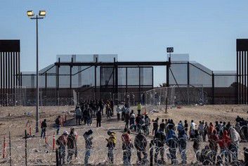 לראשונה: מהגרים בארה"ב נשלחו לכלא שנבנה למחבלים קשים