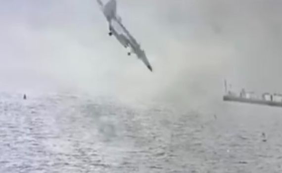 נתפס במצלמה: מטוס קרב של צבא ארה"ב התרסק בים בזמן תרגיל