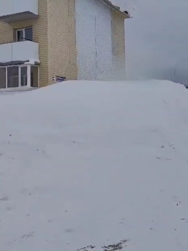 "הבתים נעלמו בשלג": סופת שלגים חריגה שיתקה את מזרח רוסיה