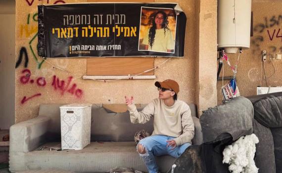 שבועיים לאחר ששוחררה: אמילי דמארי חזרה לבית ממנו נחטפה