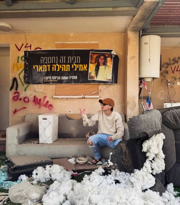 שבועיים לאחר ששוחררה: אמילי דמארי חזרה לבית ממנו נחטפה