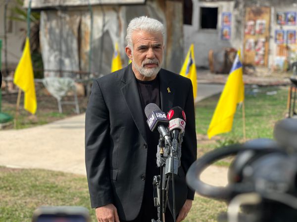 לפיד: "ספק אם היינו רואים בחיים את החטופים בלי הנשיא טראמפ"