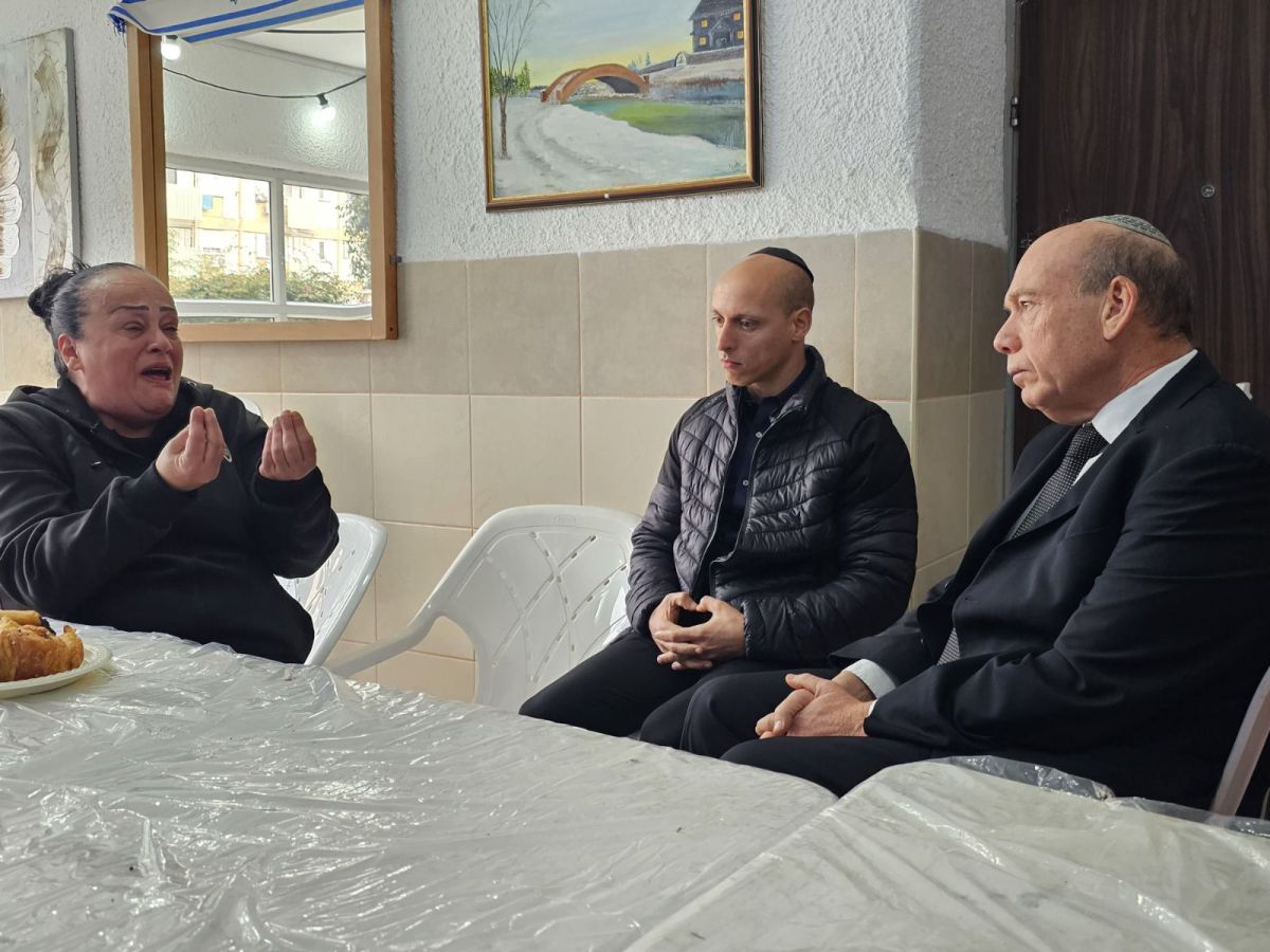 מבקר המדינה הגיע לניחום אבלים אצל אם הילדה ששמה קץ לחייה