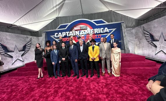 כשבחוץ הפגנות פרו פלסטיניות: שירה האס בפריימירה של מארוול