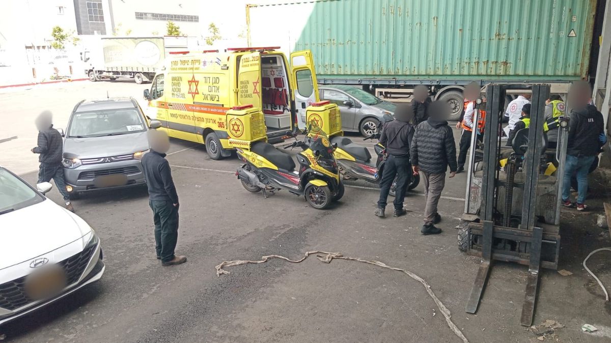 תאונת עבודה רביעית ביממה: פועל נפצע קשה ממלגזה בנתיבות