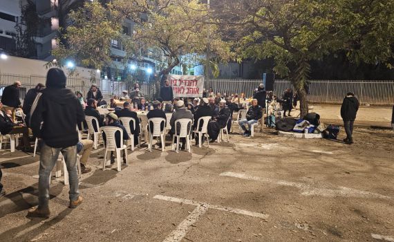 צפו: עשרות מתיישבים במלווה מלכה לרפואת הפצועים מירי השוטר